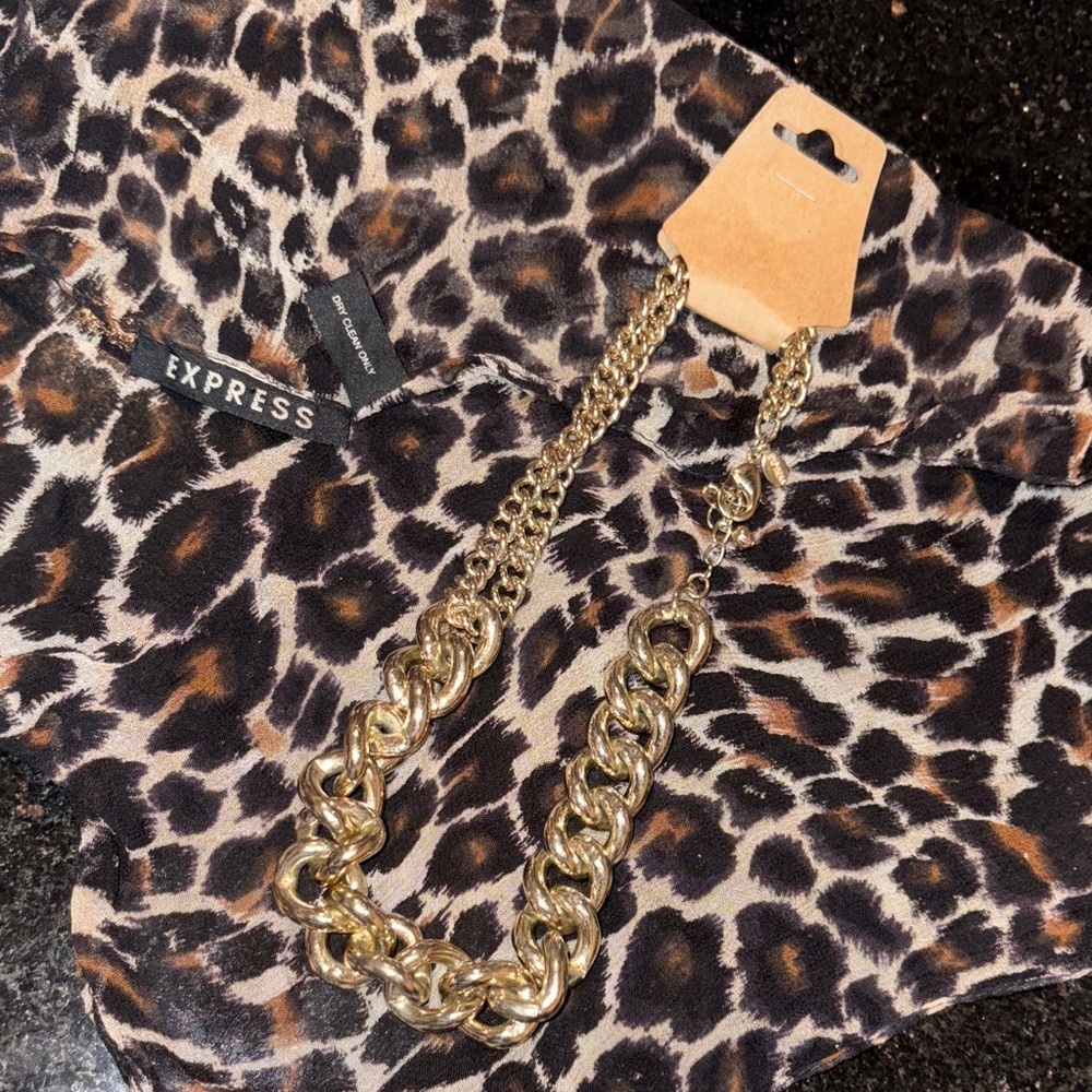 🐆 Express Gold Tone Chain Necklace with Leopard Print Scarf Bundle